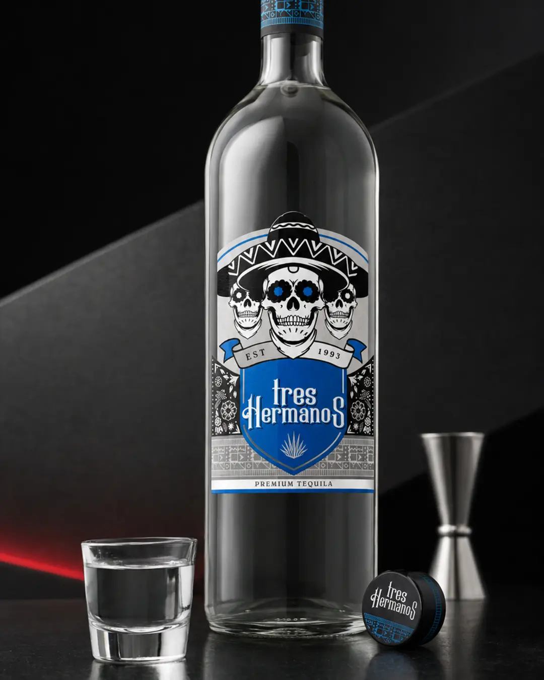 Tres Hermanos bottle, closure and serving presentation